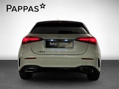 Gebraucht Mercedes A180 AMG line 116 PS (85 kW) 2024 Weiß Limousine