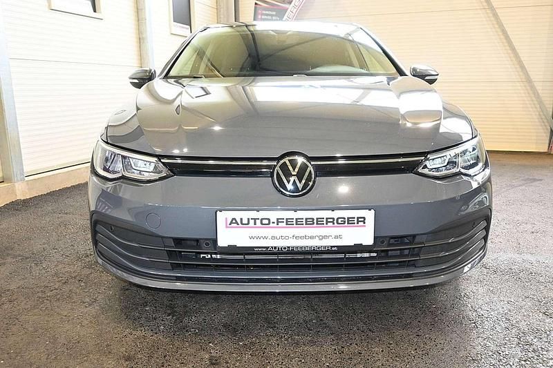 Gebraucht VW Golf VIII Life 110 PS (80 kW) 2024 Grau Limousine