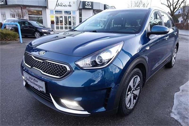 Gebraucht Kia Niro Silver 141 PS (103 kW) 2017 Blau SUV