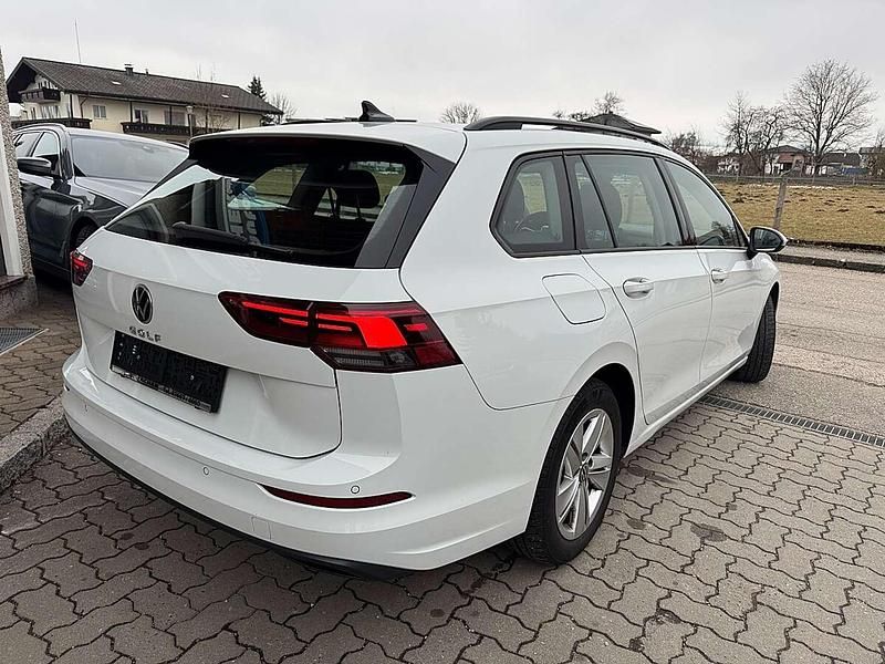 Gebraucht VW Golf VIII Life 150 PS (110 kW) 2022 Weiß Kombi