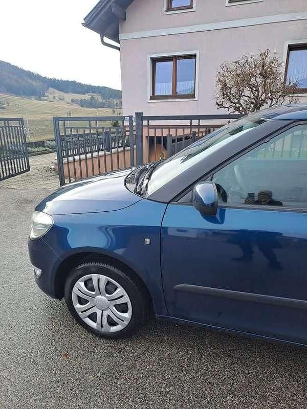 Gebraucht Skoda Fabia 60 PS (44 kW) 2012 Blau Limousine