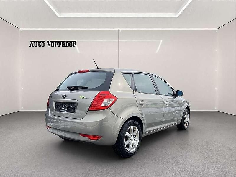 Gebraucht Kia Ceed Active 105 PS (77 kW) 2009 Grau Kleinwagen