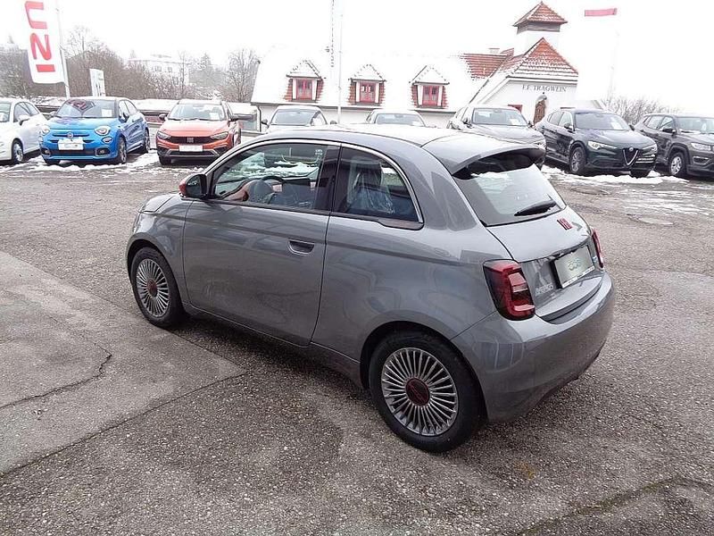 Gebraucht Fiat 500e Red 86 kW (118 PS) 2023 Grau Kleinwagen