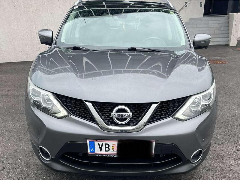 Grau Gebraucht 2015 Nissan Qashqai 360º SUV | € 12.000 (Fairer Preis) - Bild 1/4