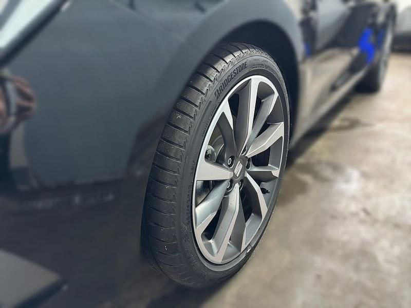 Neu Seat Leon FR 115 PS (84 kW) 2026 Schwarz  metallic