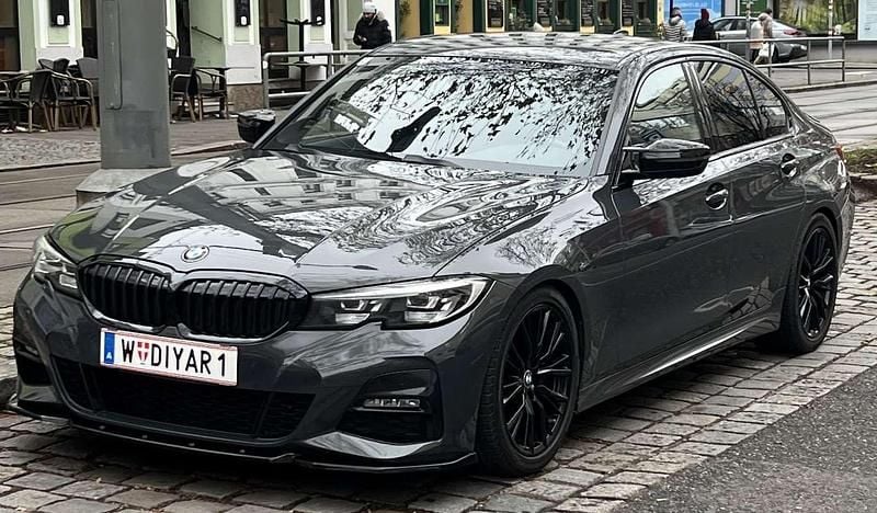 Grau Gebraucht 2019 BMW 330 M Sport Limousine | € 27.499 (Etwas zu teuer) - Bild 1/4