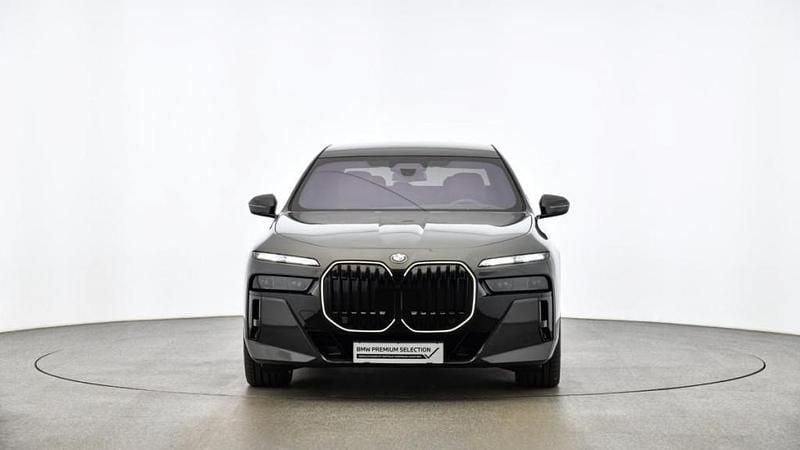 Gebraucht BMW 740 M Sport 299 PS (219 kW) 2025 Grau Limousine