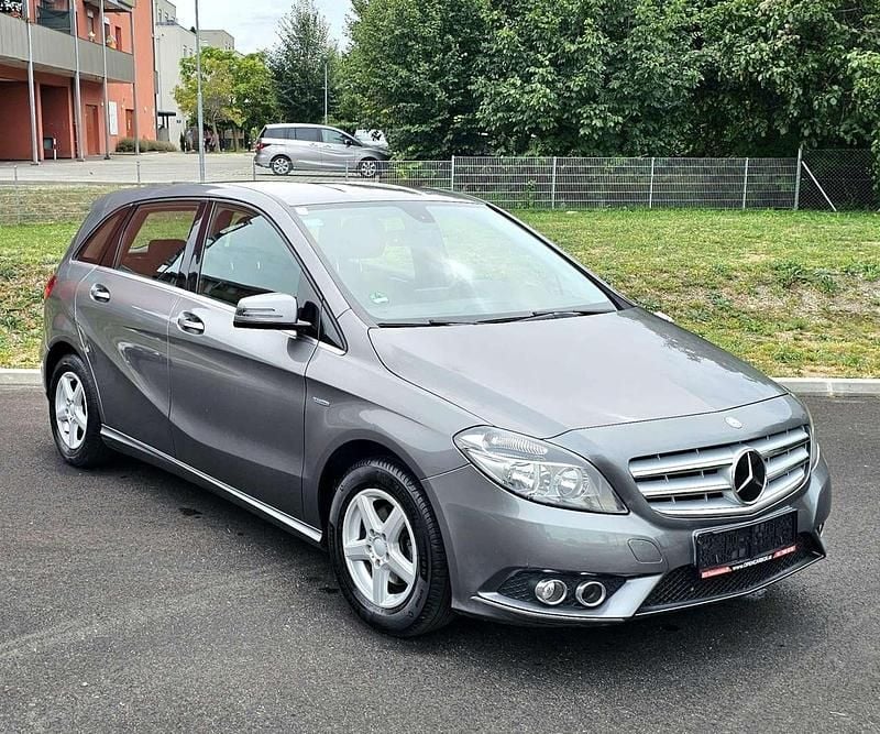Gebraucht Mercedes B180 Edition 122 PS (89 kW) 2012 Van / Kleinbus