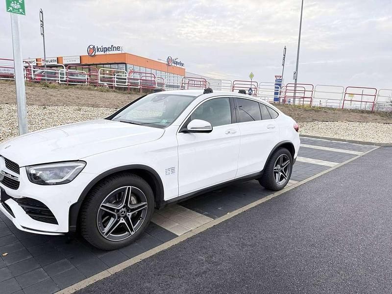 Gebraucht Mercedes GLC220 AMG 194 PS (142 kW) 2020 Weiß Coupé