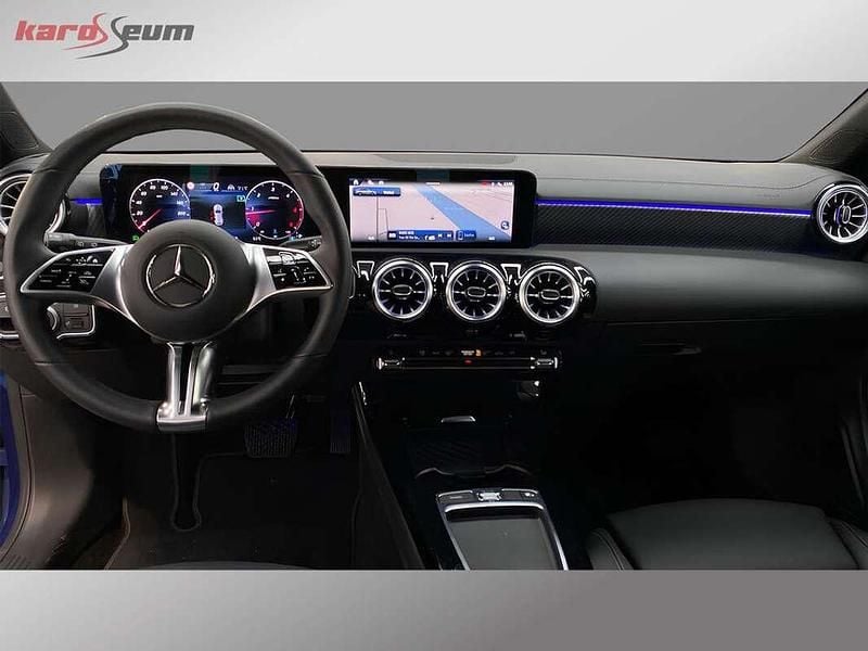 Gebraucht Mercedes CLA180 116 PS (85 kW) 2024 Blau Limousine