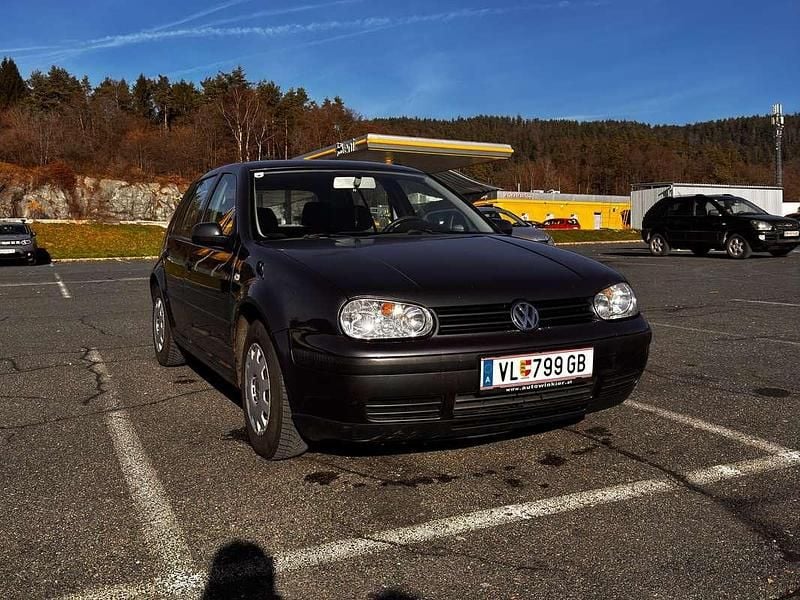 Blau Gebraucht 2000 VW Golf IV Trendline Kleinwagen | € 3.000 - Bild 1/4