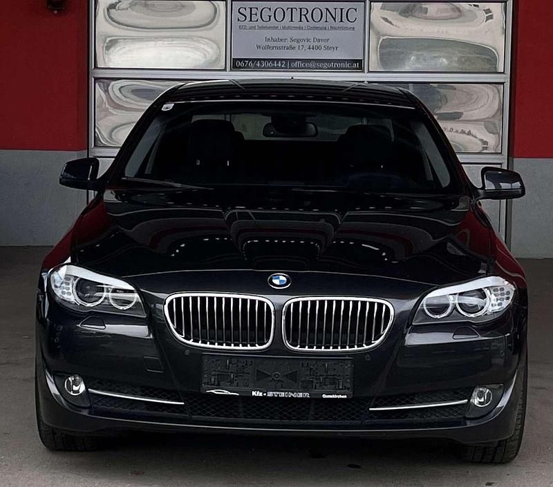 Gebraucht BMW 525 Sport Line 204 PS (150 kW) 2011 Grau Limousine