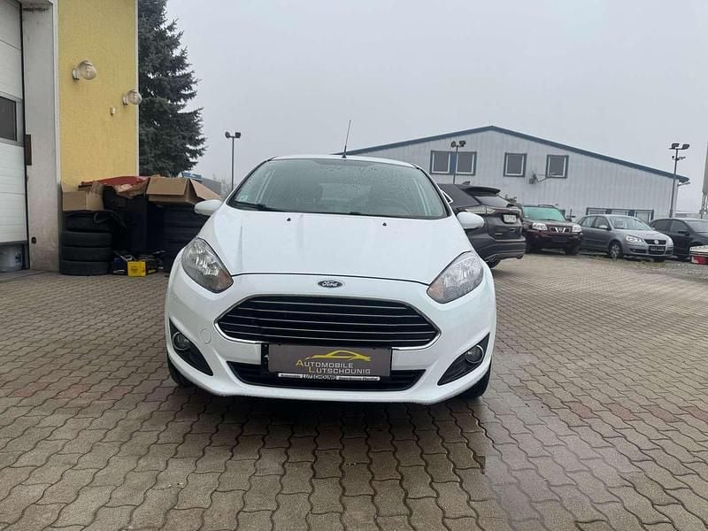 Gebraucht Ford Fiesta Trend 60 PS (44 kW) 2013 Weiß Kleinwagen