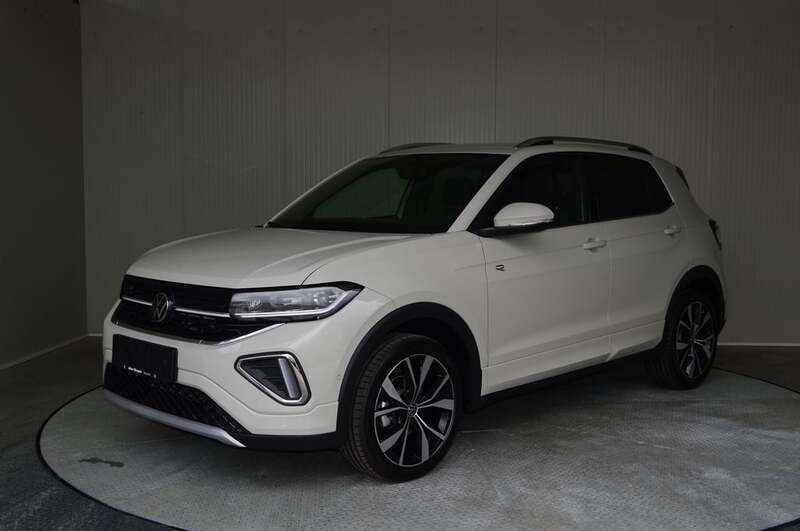 Mittelgrau normal Gebraucht 2024 VW T-Cross R-line SUV | € 32.690 - Bild 1/4