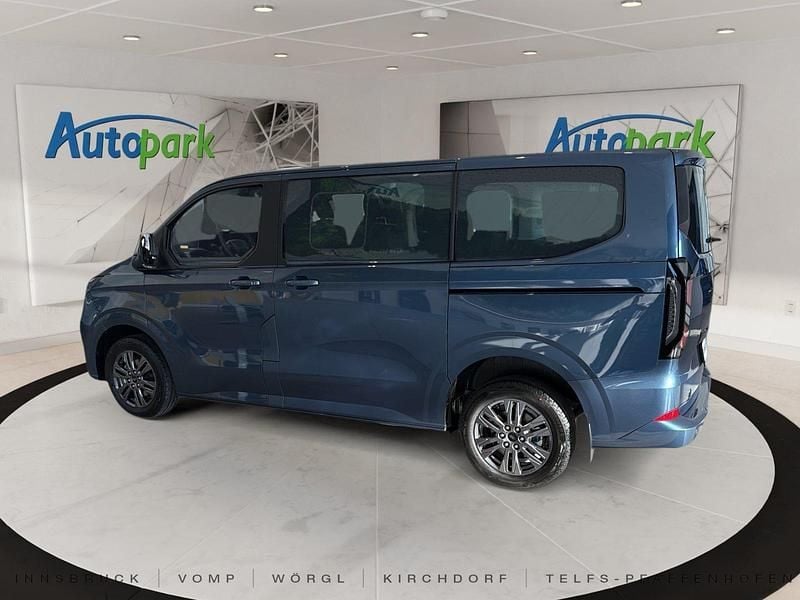Neu Ford Tourneo Limited 136 PS (100 kW) 2026 Blau Van / Kleinbus