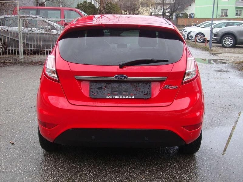 Gebraucht Ford Fiesta Titanium 95 PS (69 kW) 2016 Rot Kleinwagen