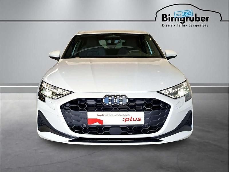 Neu Audi A3 Ambiente 116 PS (85 kW) 2025 Weiss  metallic Limousine