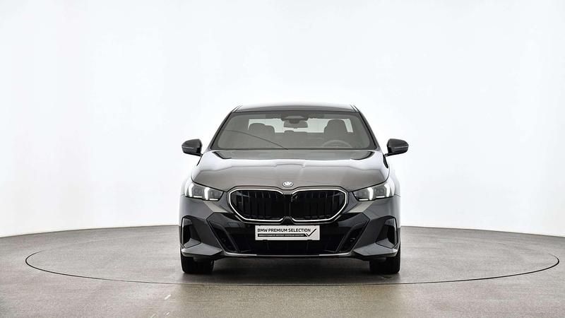 Gebraucht BMW 550e M Sport 489 PS (359 kW) 2025 Grau Limousine