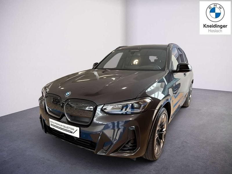 Gebraucht BMW iX3 M Sport 210 kW (286 PS) 2024 Sophistograu brillanteffekt SUV