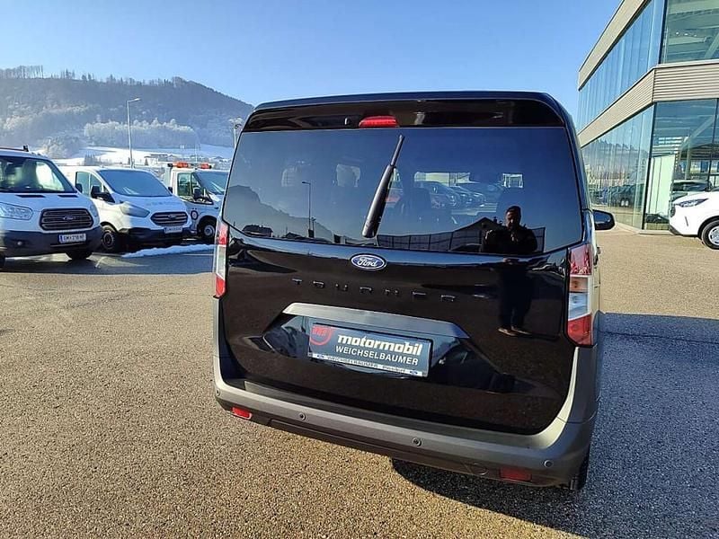 Neu Ford Tourneo Trend 125 PS (91 kW) 2026 Kombi
