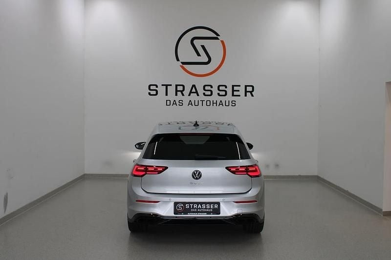 Gebraucht VW Golf VIII R-line 131 PS (96 kW) 2022 Silber  metallic Limousine