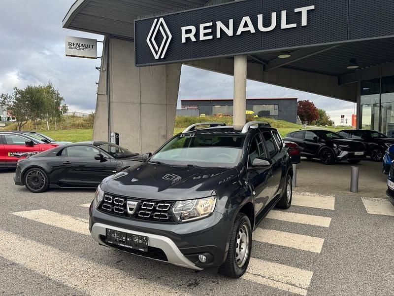 Grau Gebraucht 2020 Dacia Duster Celebration SUV | € 13.890 - Bild 1/4