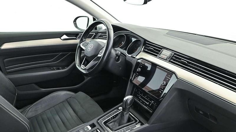 Gebraucht VW Passat Elegance 150 PS (110 kW) 2021 Weiß Kombi
