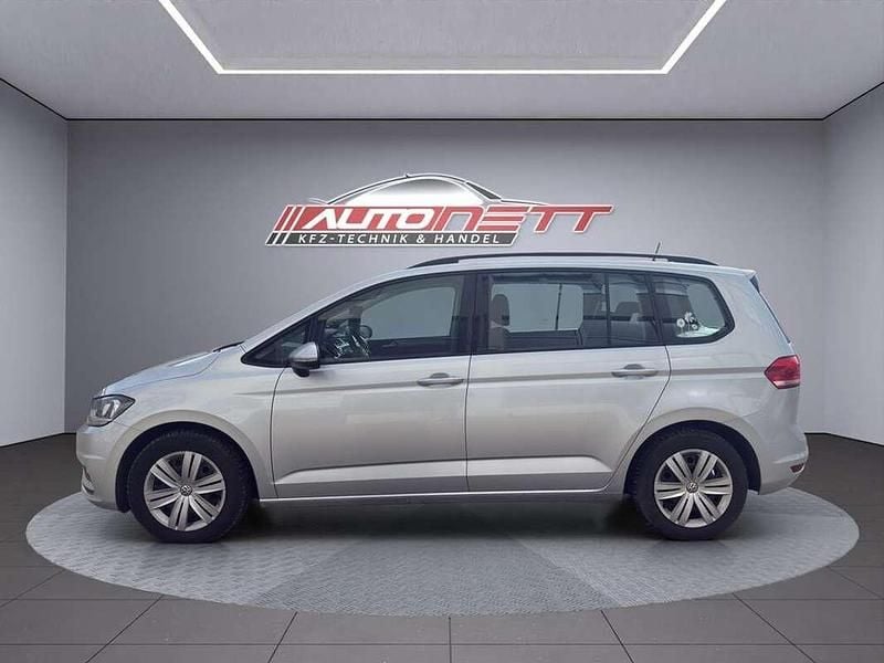 Gebraucht VW Touran Basis 116 PS (85 kW) 2019 Silber Van / Kleinbus