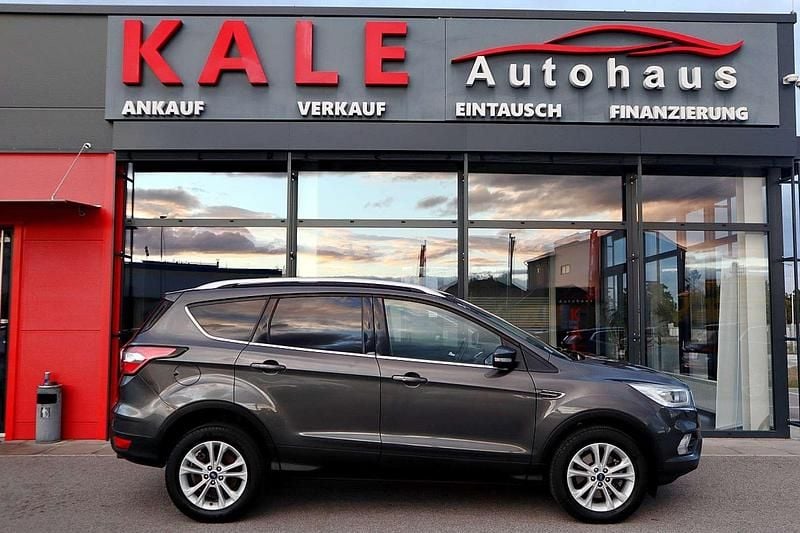 Gebraucht Ford Kuga Titanium 120 PS (88 kW) 2018 Grau SUV