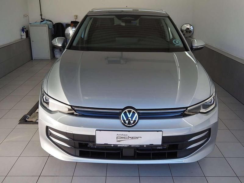 Neu VW Golf VIII 116 PS (85 kW) 2025 Silber  metallic Limousine
