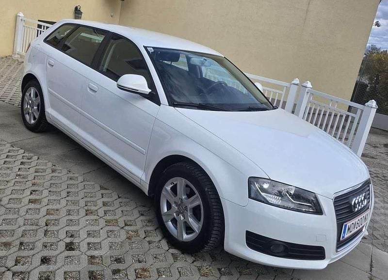 Gebraucht Audi A3 102 PS (75 kW) 2010 Weiß Limousine