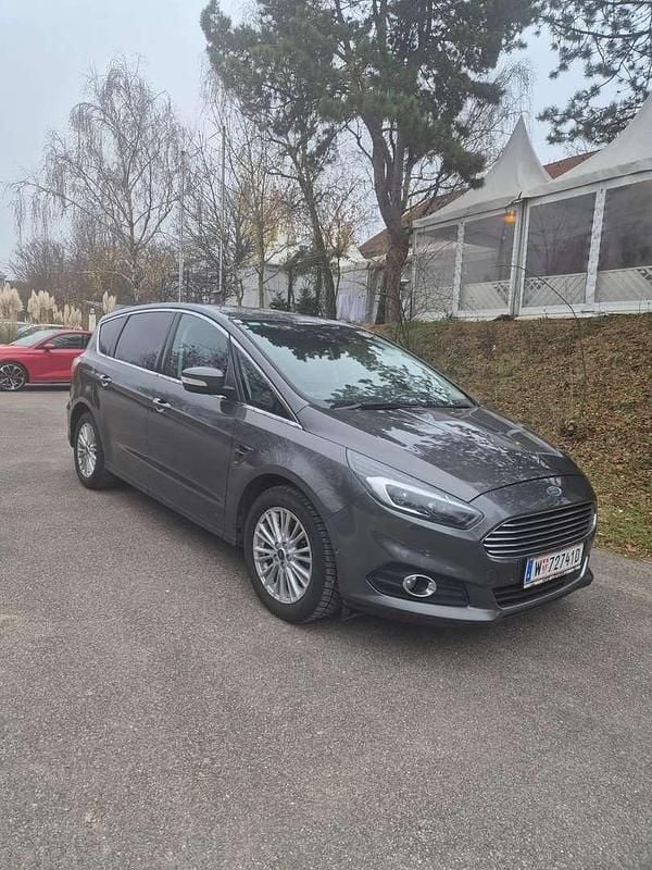 Gebraucht Ford S-MAX Titanium 150 PS (110 kW) 2018 Silber Van / Kleinbus