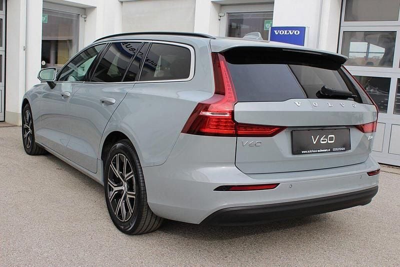 Gebraucht Volvo V60 197 PS (144 kW) 2025 Grau Kombi