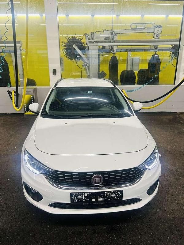 Gebraucht Fiat Tipo Lounge 95 PS (69 kW) 2018 Weiß Kombi