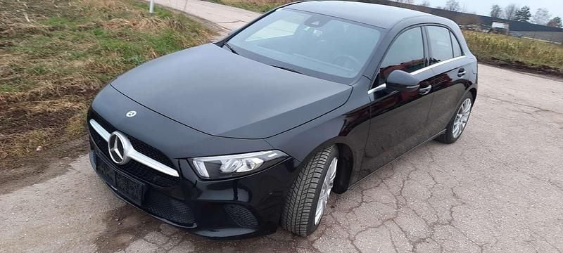 Schwarz Gebraucht 2020 Mercedes A160 Limousine | € 17.800 (Fairer Preis) - Bild 1/4