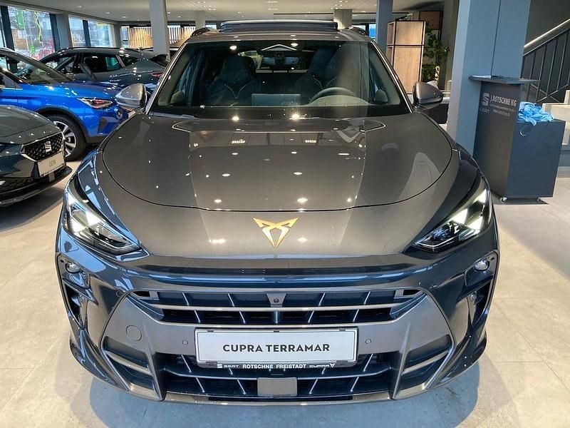 Neu Cupra Terramar 150 PS (110 kW) 2025 Dunkelblau  normal SUV