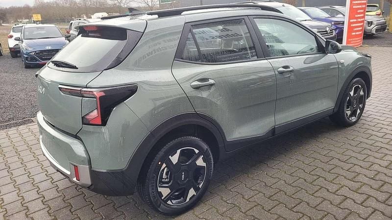 Neu Kia Stonic 101 PS (74 kW) 2025 Grün SUV