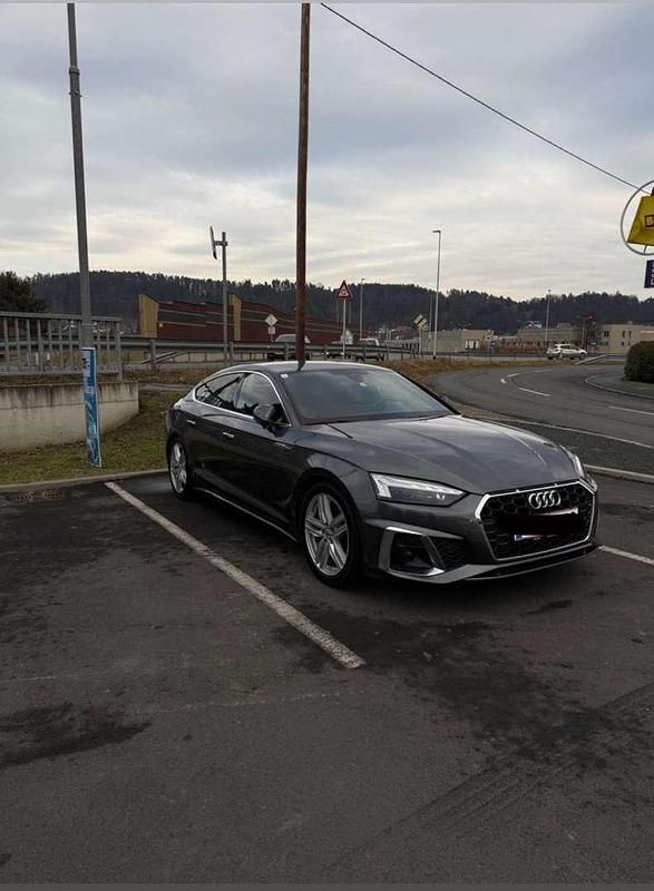 Grau Gebraucht 2021 Audi A5 Sportback S-Line Kleinwagen | € 43.000 - Bild 1/4