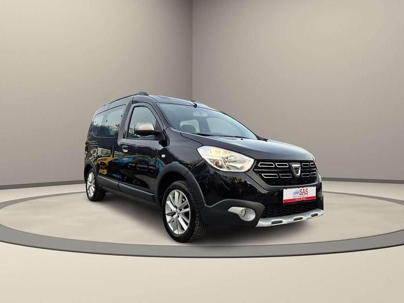 Gebraucht Dacia Dokker Stepway 102 PS (75 kW) 2019 Schwarz Van / Kleinbus