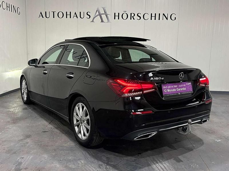 Gebraucht Mercedes A180 116 PS (85 kW) 2019 Schwarz Limousine