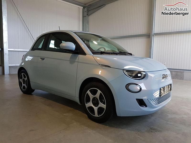 Gebraucht Fiat 500e Passion 86 kW (118 PS) 2021 Blau Kleinwagen
