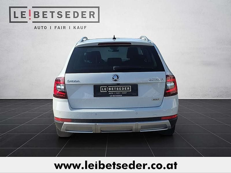 Gebraucht Skoda Octavia Scout 184 PS (135 kW) 2017 Weiß Kombi