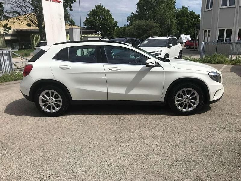 Gebraucht Mercedes GLA200 136 PS (100 kW) 2016 Weiß SUV