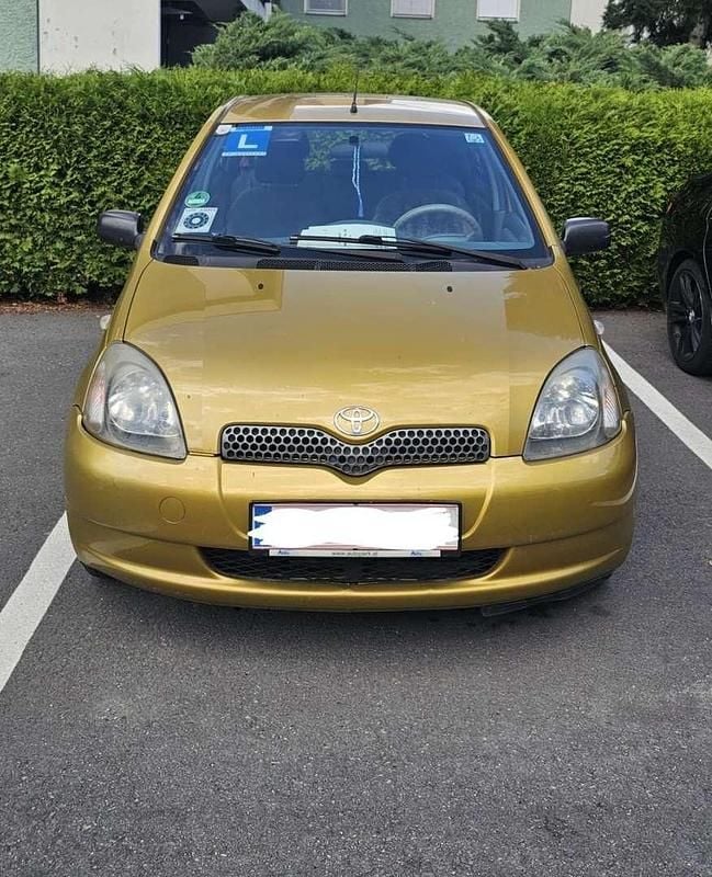 Gebraucht 2001 Toyota Yaris Limousine | € 1.500 - Bild 1/4