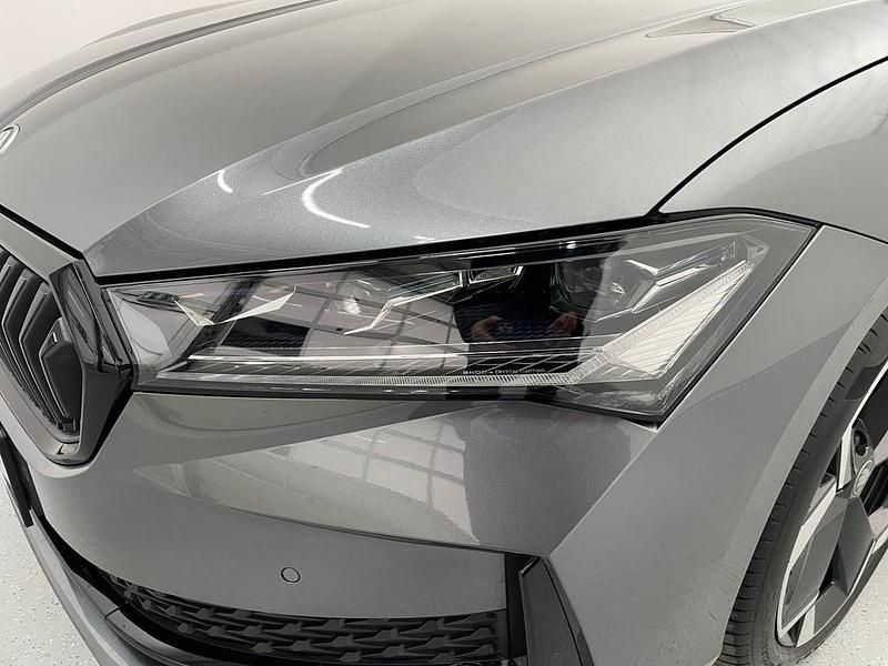 Neu Skoda Superb SportLine 193 PS (141 kW) 2026 Mittelgrau  metallic Kombi