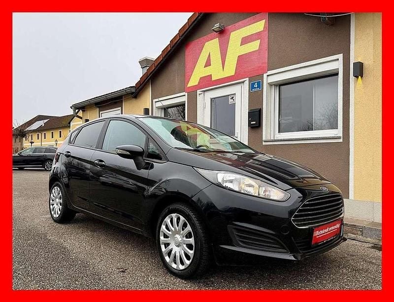 Schwarz Gebraucht 2015 Ford Fiesta Trend Limousine | € 6.370 (Fairer Preis) - Bild 1/4