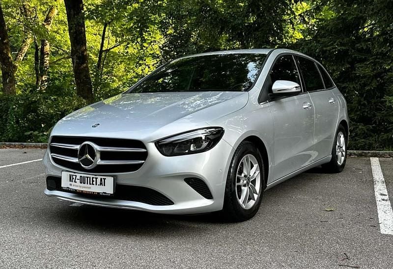 Grau Gebraucht 2020 Mercedes B180 Van / Kleinbus | € 23.900 (Etwas zu teuer) - Bild 1/4