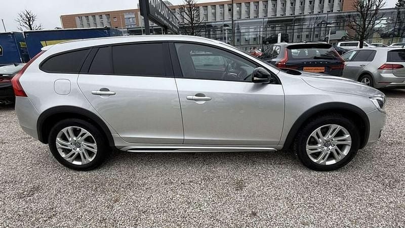 Gebraucht Volvo V60 CC Kinetic 150 PS (110 kW) 2016 Silber Kombi