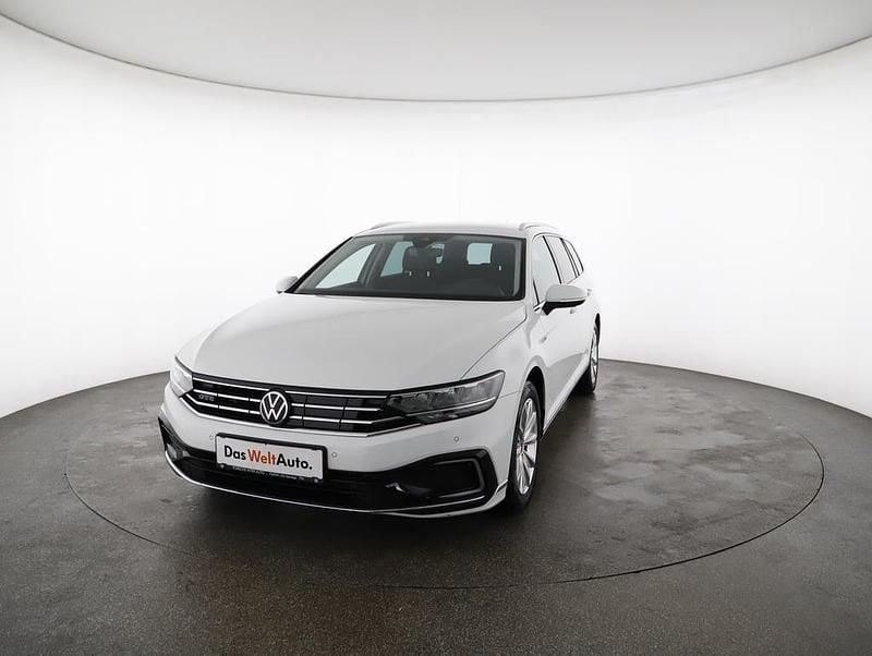 Weiss normal Gebraucht 2021 VW Passat GTE Kombi | € 19.990 (Guter Preis) - Bild 1/4