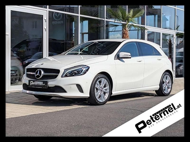 Weiß Gebraucht 2017 Mercedes A180 Urban Limousine | € 18.850 (Fairer Preis) - Bild 1/4